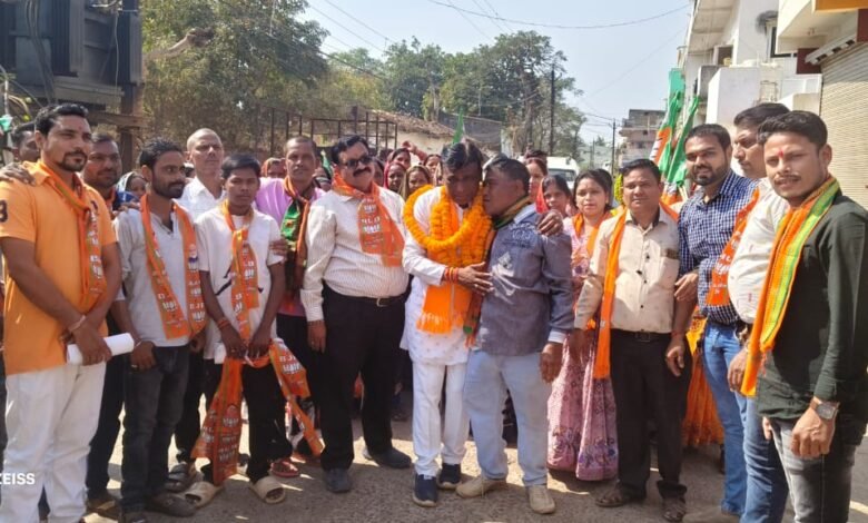 कवर्धा नगर पालिका चुनाव में BJP का जनसंपर्क तेज, अध्यक्ष प्रत्याशी चंद्रप्रकाश चंद्रवंशी जुटे प्रचार अभियान में