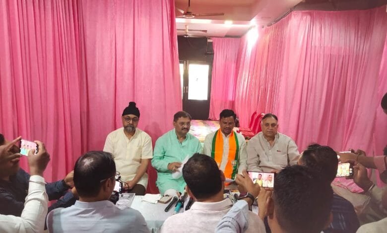 प्रेस वार्ता : हम अपने एक वर्ष के कार्यों को लेकर जनता के बीच जा रहे हैं – सांसद संतोष पांडेय