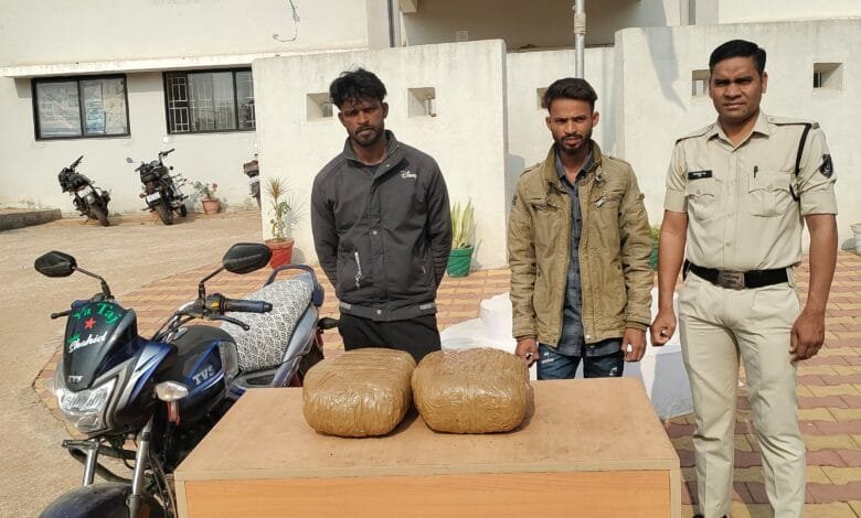 10.940 किलोग्राम गांजा, दो मोबाइल और टीव्हीएस मोटरसाइकिल जप्त 15 10.940 किलोग्राम गांजा, दो मोबाइल और टीव्हीएस मोटरसाइकिल जप्त