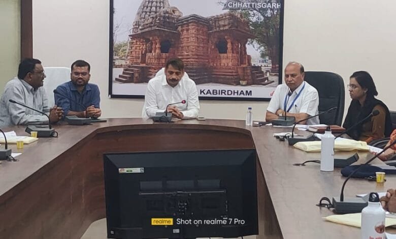 छत्तीसगढ़ नगर निकाय और त्रिस्तरीय पंचायत चुनाव 2025 : कबीरधाम में 2623 पदों पर निर्विरोध निर्वाचन, 2046 पदों पर होगा मतदान 14 छत्तीसगढ़ नगर निकाय और त्रिस्तरीय पंचायत चुनाव 2025 : कबीरधाम में 2623 पदों पर निर्विरोध निर्वाचन, 2046 पदों पर होगा मतदान