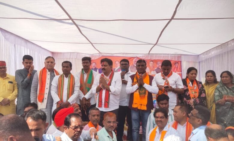 कवर्धा नगर पालिका चुनाव: उप मुख्यमंत्री विजय शर्मा ने आधा दर्जन से अधिक सभाओं में BJP के समर्थन में माहौल किया तैयार 5 कवर्धा नगर पालिका चुनाव: उप मुख्यमंत्री विजय शर्मा ने आधा दर्जन से अधिक सभाओं में BJP के समर्थन में माहौल किया तैयार