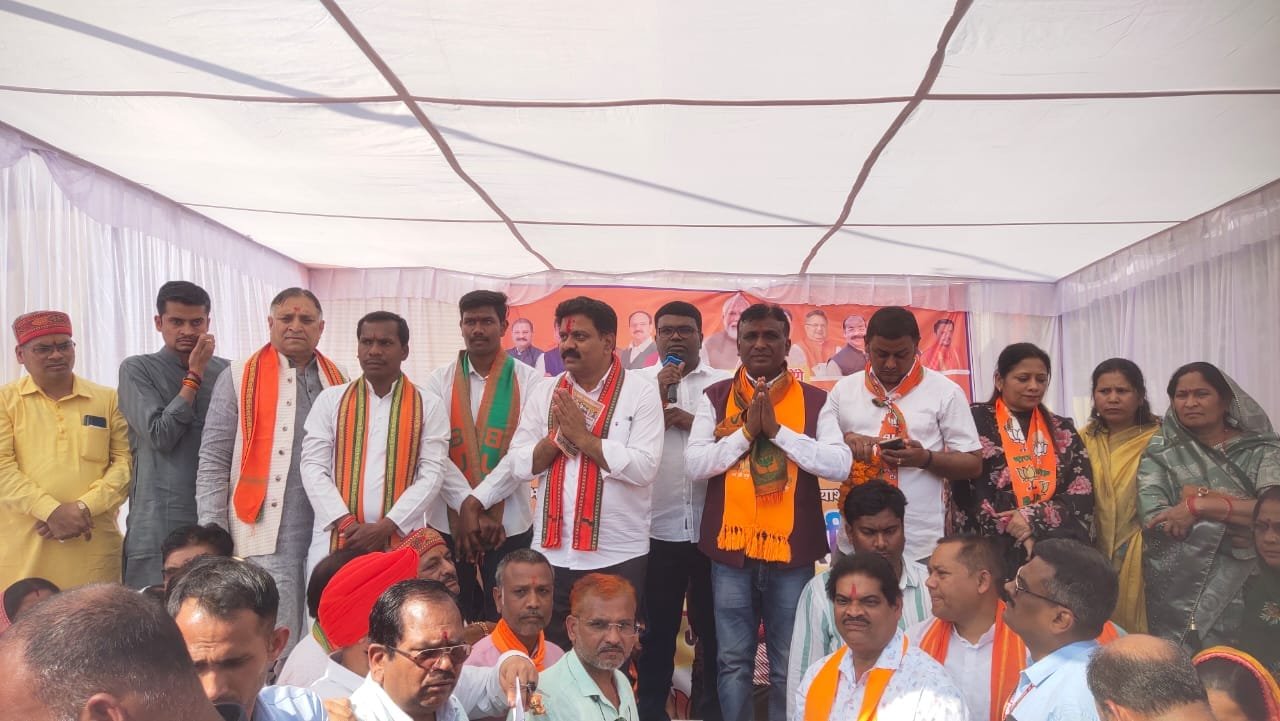 कवर्धा नगर पालिका चुनाव: उप मुख्यमंत्री विजय शर्मा ने आधा दर्जन से अधिक सभाओं में BJP के समर्थन में माहौल किया तैयार 1 कवर्धा नगर पालिका चुनाव: उप मुख्यमंत्री विजय शर्मा ने आधा दर्जन से अधिक सभाओं में BJP के समर्थन में माहौल किया तैयार