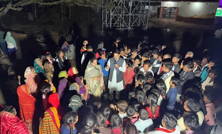 जिला पंचायत क्षेत्र 11 में प्रत्याशी दिनेश चंद्रवंशी का जनसंपर्क अभियान, ग्रामीणों से मिल रहा अभूतपूर्व समर्थन