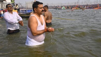 उपमुख्यमंत्री विजय शर्मा ने त्रिवेणी संगम में किया पवित्र स्नान, प्रदेशवासियों के सर्वकल्याण की प्रार्थना 1 उपमुख्यमंत्री विजय शर्मा ने त्रिवेणी संगम में किया पवित्र स्नान, प्रदेशवासियों के सर्वकल्याण की प्रार्थना