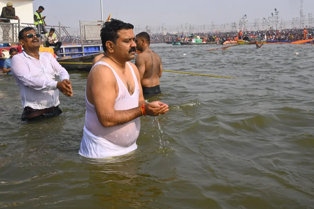 उपमुख्यमंत्री विजय शर्मा ने त्रिवेणी संगम में किया पवित्र स्नान, प्रदेशवासियों के सर्वकल्याण की प्रार्थना 1 उपमुख्यमंत्री विजय शर्मा ने त्रिवेणी संगम में किया पवित्र स्नान, प्रदेशवासियों के सर्वकल्याण की प्रार्थना