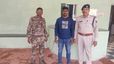 कबीरधाम पुलिस का नशे के कारोबार पर बड़ा प्रहार, उड़ीसा-छत्तीसगढ़ बॉर्डर से जुड़े तस्कर की गिरफ्तारी 1 कबीरधाम पुलिस का नशे के कारोबार पर बड़ा प्रहार, उड़ीसा-छत्तीसगढ़ बॉर्डर से जुड़े तस्कर की गिरफ्तारी