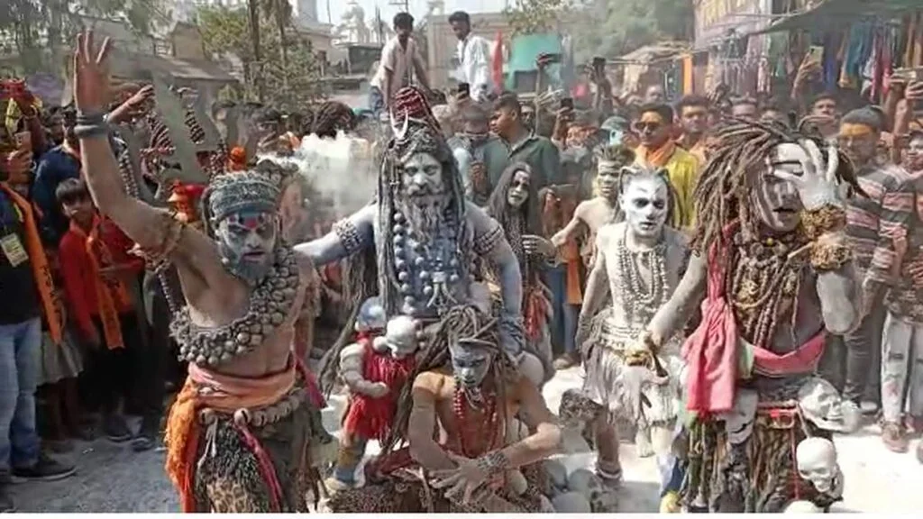 हर-हर महादेव के जयकारों से गूंजा कवर्धा, महाकाल की बारात आज होगी नगर भ्रमण के लिए रवाना 1 हर-हर महादेव के जयकारों से गूंजा कवर्धा, महाकाल की बारात आज होगी नगर भ्रमण के लिए रवाना
