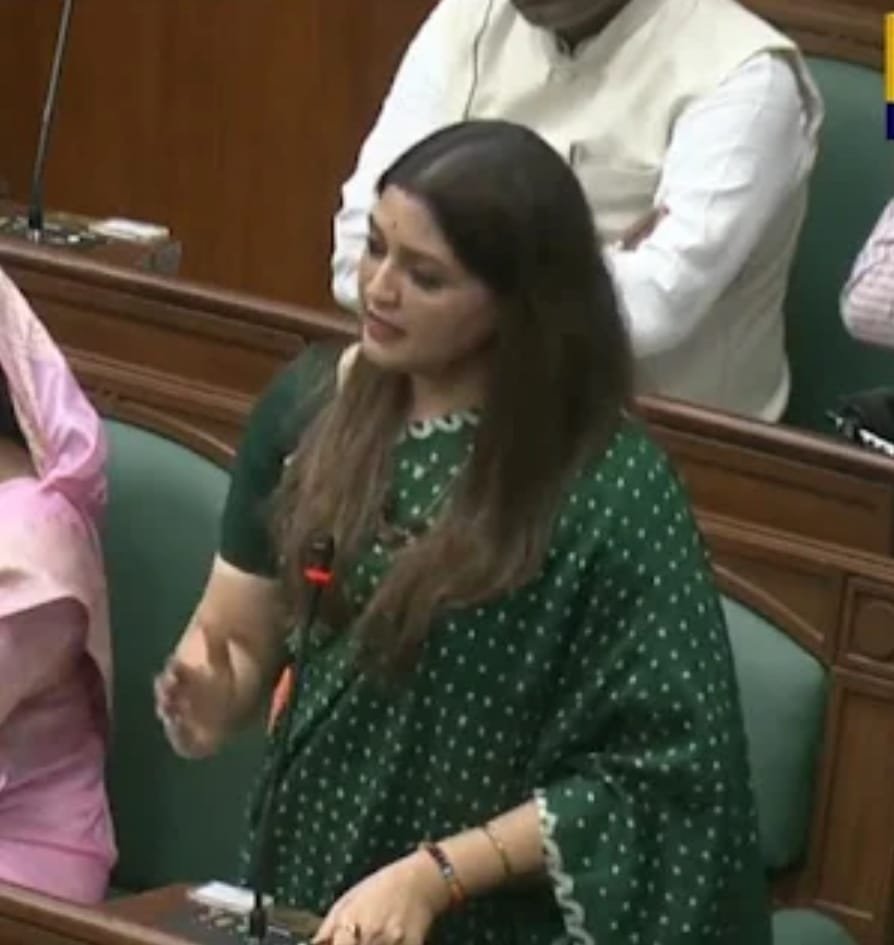 विधायक भावना बोहरा ने पंडरिया विधानसभा में मुख्यमंत्री ग्राम सड़क योजना, स्वास्थ्य सुविधाओं और 15वें वित्त आयोग से जुड़े प्रमुख मुद्दों पर उठाए सवाल 1 img 5052 1