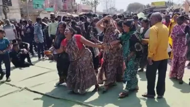कवर्धा में दर्दनाक हादसा: ट्रक की टक्कर से युवक की मौत, आक्रोशित ग्रामीणों ने NH-30 पर किया चक्काजाम 1 कवर्धा में दर्दनाक हादसा: ट्रक की टक्कर से युवक की मौत, आक्रोशित ग्रामीणों ने NH-30 पर किया चक्काजाम