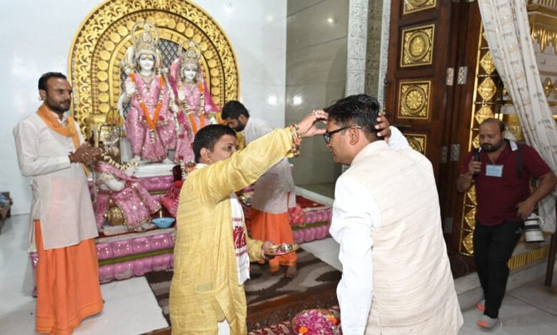 बजट से पहले वित्त मंत्री ओपी चौधरी पहुंचे श्रीराम मंदिर, की पूजा-अर्चना 10 बजट से पहले वित्त मंत्री ओपी चौधरी पहुंचे श्रीराम मंदिर, की पूजा-अर्चना