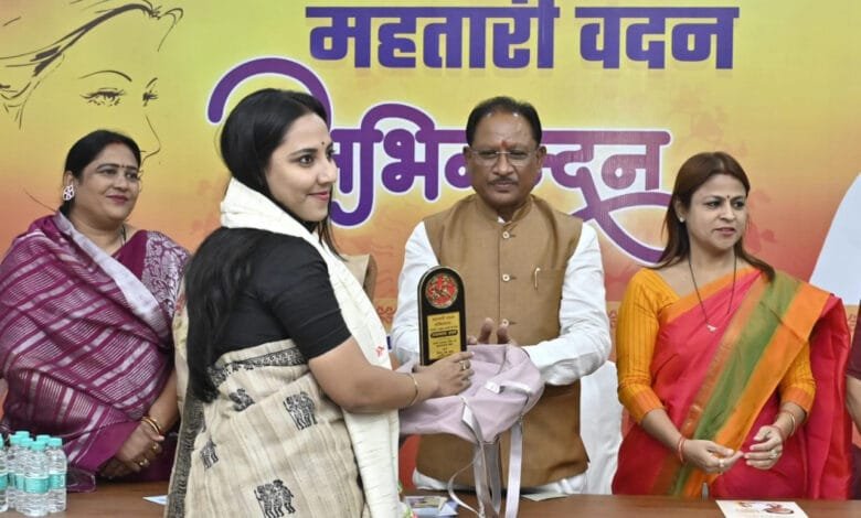 अंतर्राष्ट्रीय महिला दिवस पर ‘महतारी वंदन अभिनंदन’ का भव्य आयोजन, मुख्यमंत्री ने महिला पत्रकारों को किया सम्मानित