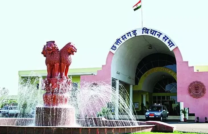 छत्तीसगढ़ विधानसभा में हंगामा: नक्सल सुरक्षा खर्च, महतारी सदन पर विपक्ष का हमला; पुलिस भर्ती घोटाले की सीबीआई जांच की मांग 6 छत्तीसगढ़ विधानसभा में हंगामा: नक्सल सुरक्षा खर्च, पुलिस भर्ती घोटाला और महतारी सदन पर विपक्ष का हमला; पुलिस भर्ती घोटाले की सीबीआई जांच की मांग