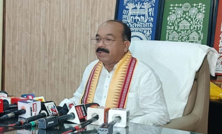 पूर्व सीएम भूपेश बघेल के घर CBI का छापा, डिप्टी सीएम साव बोले- घोटालों की जांच जारी 13 पूर्व सीएम भूपेश बघेल के घर CBI का छापा, डिप्टी सीएम साव बोले- घोटालों की जांच जारी