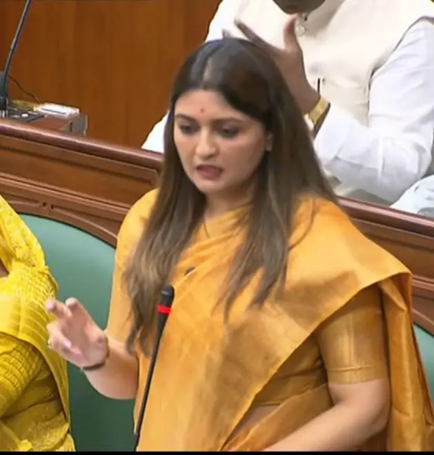 विधानसभा में पंडरिया विधायक भावना बोहरा ने श्रमिक पंजीयन, ठेकेदारों और जल जीवन मिशन पर उठाए सवाल 1 विधानसभा में पंडरिया विधायक भावना बोहरा ने श्रमिक पंजीयन, ठेकेदारों और जल जीवन मिशन पर उठाए सवाल