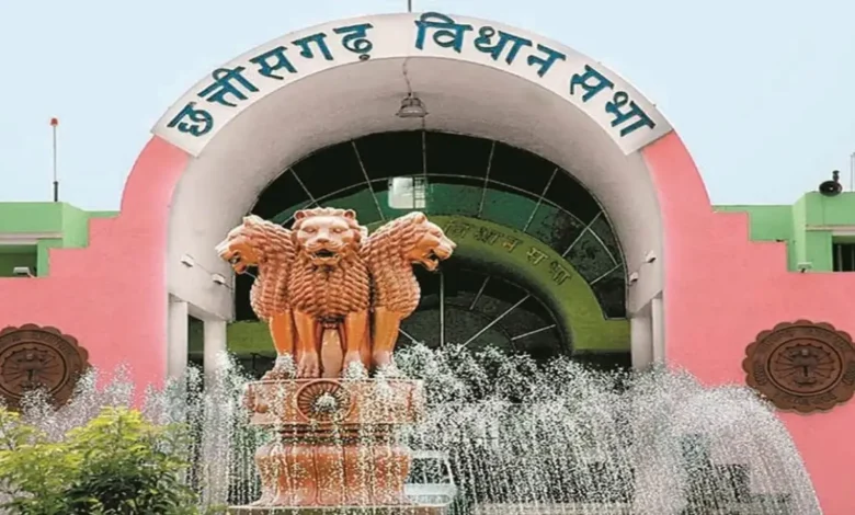 छत्तीसगढ़ विधानसभा बजट सत्र: महतारी वंदन योजना में कटौती और धान खरीदी में गड़बड़ी पर हंगामा, विपक्ष का बहिर्गमन 1 छत्तीसगढ़ विधानसभा बजट सत्र: महतारी वंदन योजना में कटौती और धान खरीदी में गड़बड़ी पर हंगामा, विपक्ष का बहिर्गमन