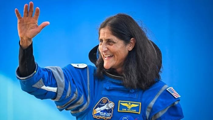 अंतरिक्ष से 286 दिन बाद लौटीं सुनीता विलियम्स, भारत की बेटी ने रचा नया इतिहास,परिवार और प्रशंसकों में खुशी की लहर 1 अंतरिक्ष से 286 दिन बाद लौटीं सुनीता विलियम्स, भारत की बेटी ने रचा नया इतिहास,परिवार और प्रशंसकों में खुशी की लहर