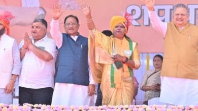 छत्तीसगढ़: अंबिकापुर नगर निगम के नवनिर्वाचित महापौर और पार्षदों ने ली शपथ, CM विष्णुदेव साय और स्पीकर डॉ. रमन सिंह रहे मौजूद 8 छत्तीसगढ़: अंबिकापुर नगर निगम के नवनिर्वाचित महापौर और पार्षदों ने ली शपथ, CM विष्णुदेव साय और स्पीकर डॉ. रमन सिंह रहे मौजूद