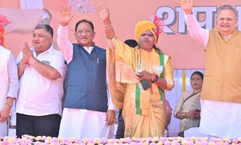 छत्तीसगढ़: अंबिकापुर नगर निगम के नवनिर्वाचित महापौर और पार्षदों ने ली शपथ, CM विष्णुदेव साय और स्पीकर डॉ. रमन सिंह रहे मौजूद 3 छत्तीसगढ़: अंबिकापुर नगर निगम के नवनिर्वाचित महापौर और पार्षदों ने ली शपथ, CM विष्णुदेव साय और स्पीकर डॉ. रमन सिंह रहे मौजूद