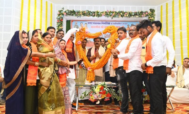 कवर्धा और पिपरिया के नवनिर्वाचित अध्यक्ष एवं पार्षदों ने ली शपथ, उपमुख्यमंत्री विजय शर्मा रहे मौजूद 12 कवर्धा और पिपरिया के नवनिर्वाचित अध्यक्ष एवं पार्षदों ने ली शपथ, उपमुख्यमंत्री विजय शर्मा रहे मौजूद