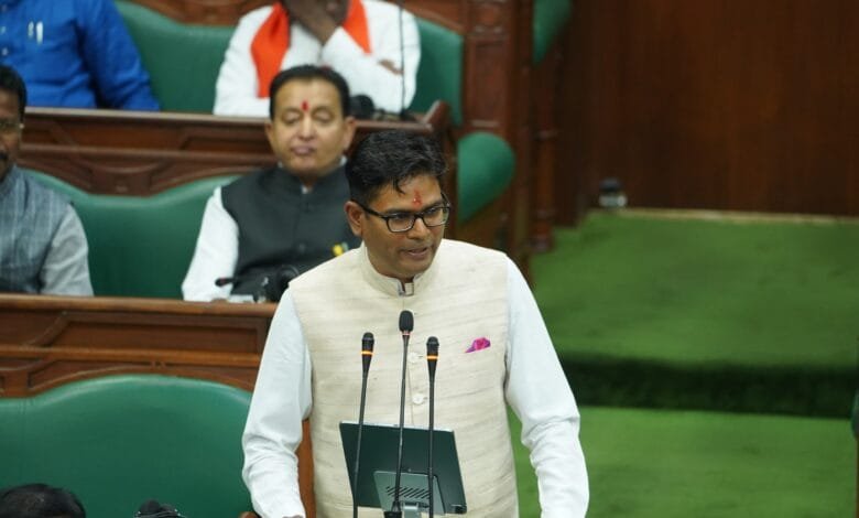 छत्तीसगढ़ बजट 2025: वित्त मंत्री ओपी चौधरी की बड़ी घोषणाएं, सरकारी कर्मचारियों का डीए बढ़ा, पेट्रोल पर टैक्स घटा, पढ़िए बड़ी घोषणाएं.. 6 छत्तीसगढ़ बजट 2025: वित्त मंत्री ओपी चौधरी की बड़ी घोषणाएं, सरकारी कर्मचारियों का डीए बढ़ा, पेट्रोल पर टैक्स घटा