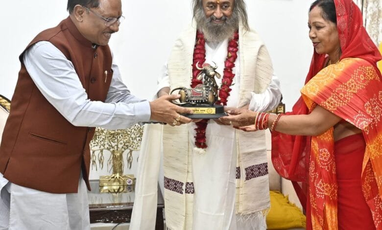 1000 साल पुराना सोमनाथ शिवलिंग छत्तीसगढ़ पहुंचा, सदियों बाद खुले आस्था के द्वार, CM विष्णुदेव साय ने श्री श्री रविशंकर से लिया आशीर्वाद