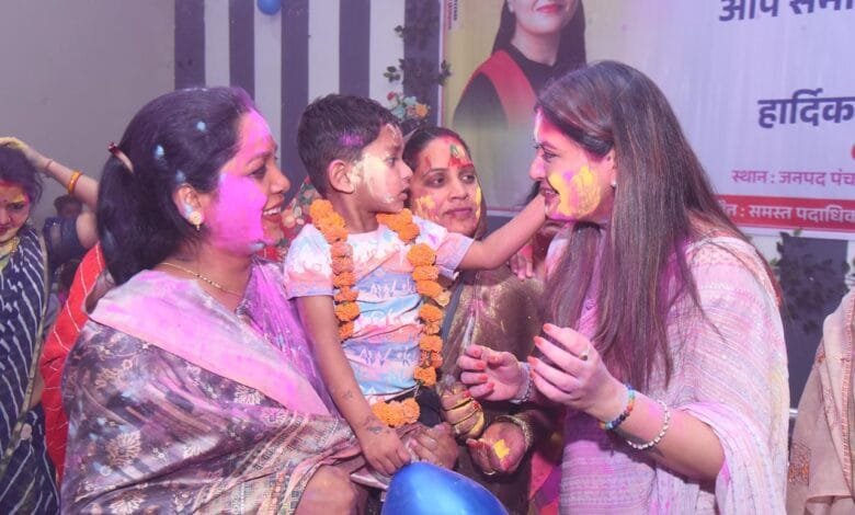 पंडरिया में विधायक भावना बोहरा के नेतृत्व में महिला मोर्चा का होली मिलन एवं फाग महोत्सव