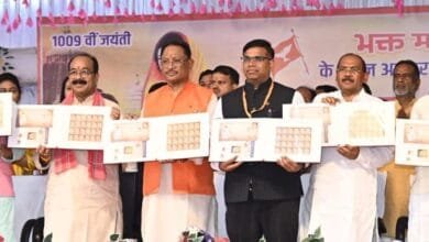 मुख्यमंत्री विष्णु देव साय ने भक्त माता कर्मा की 1009वीं जयंती पर किया ऐतिहासिक डाक टिकट का विमोचन 1 मुख्यमंत्री विष्णु देव साय ने भक्त माता कर्मा की 1009वीं जयंती पर किया ऐतिहासिक डाक टिकट का विमोचन