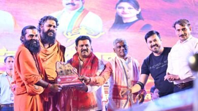 भोरमदेव महोत्सव 2025: पद्मश्री अनुज शर्मा के सुरों और लेजर शो की रोशनी में रंगीन हुआ समापन समारोह 1 भोरमदेव महोत्सव 2025: पद्मश्री अनुज शर्मा के सुरों और लेजर शो की रोशनी में रंगीन हुआ समापन समारोह