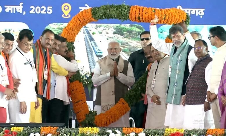 ब्रेकिंग: प्रधानमंत्री नरेंद्र मोदी ने बिलासपुर से छत्तीसगढ़ को दी करोड़ों की सौगात, 540KM पेट्रोल-डीजल पाइपलाइन समेत कई परियोजनाओं का शुभारंभ, देखें सीधा प्रसारण 5 ब्रेकिंग: प्रधानमंत्री नरेंद्र मोदी ने बिलासपुर से छत्तीसगढ़ को दी करोड़ों की सौगात, 540KM पेट्रोल-डीजल पाइपलाइन समेत कई परियोजनाओं का शुभारंभ, देखें सीधा प्रसारण