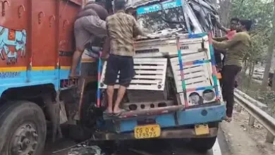 केशकाल घाट में दो ट्रकों की भिड़ंत, एक चालक फंसा, घंटों लगा लंबा जाम