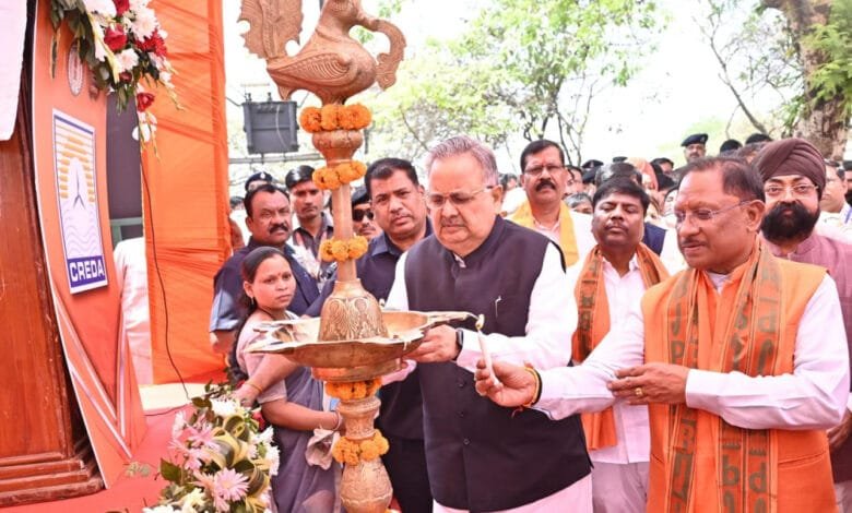 अक्षय ऊर्जा क्षेत्र में 50 करोड़ रुपए से अधिक के कार्यों का लोकार्पण और भूमिपूजन, मुख्यमंत्री विष्णु देव साय ने सौर ऊर्जा से संचालित ई-रिक्शा और बैटरी स्वैपिंग स्टेशन का किया लोकार्पण 6 अक्षय ऊर्जा क्षेत्र में 50 करोड़ रुपए से अधिक के कार्यों का लोकार्पण और भूमिपूजन, मुख्यमंत्री विष्णु देव साय ने सौर ऊर्जा से संचालित ई-रिक्शा और बैटरी स्वैपिंग स्टेशन का किया लोकार्पण