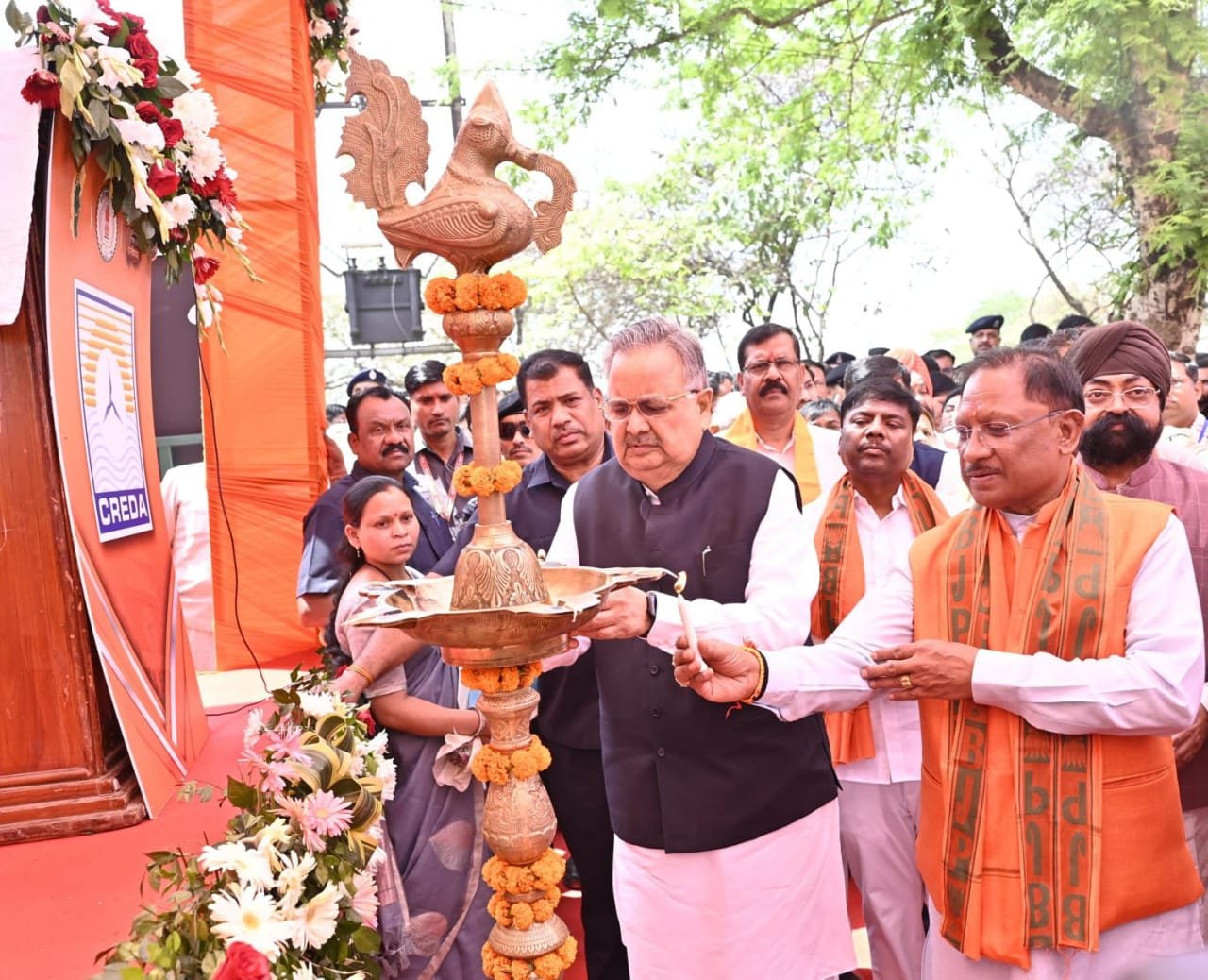 अक्षय ऊर्जा क्षेत्र में 50 करोड़ रुपए से अधिक के कार्यों का लोकार्पण और भूमिपूजन, मुख्यमंत्री विष्णु देव साय ने सौर ऊर्जा से संचालित ई-रिक्शा और बैटरी स्वैपिंग स्टेशन का किया लोकार्पण 1 अक्षय ऊर्जा क्षेत्र में 50 करोड़ रुपए से अधिक के कार्यों का लोकार्पण और भूमिपूजन, मुख्यमंत्री विष्णु देव साय ने सौर ऊर्जा से संचालित ई-रिक्शा और बैटरी स्वैपिंग स्टेशन का किया लोकार्पण