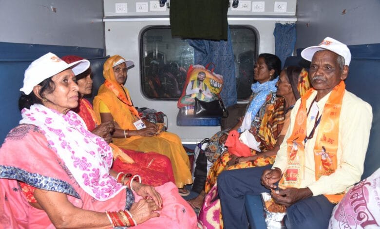 मुख्यमंत्री तीर्थ दर्शन श्रद्धालुओं का पहला जत्था रवाना, पुरी-भुवनेश्वर और कोणार्क का करेंगे दर्शन