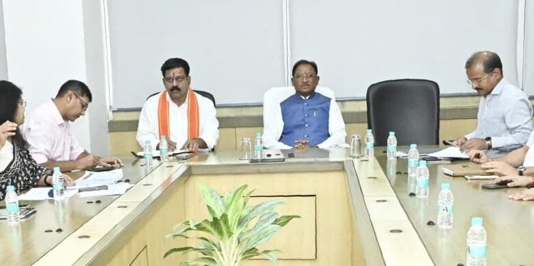 मुख्यमंत्री विष्णु देव साय ने पंचायत एवं ग्रामीण विकास विभाग के कार्यों की गहन समीक्षा की, अंतिम व्यक्ति तक विकास पहुँचाना बताया सर्वोच्च प्राथमिकता 8 मुख्यमंत्री विष्णु देव साय ने पंचायत एवं ग्रामीण विकास विभाग के कार्यों की गहन समीक्षा की, अंतिम व्यक्ति तक विकास पहुँचाना बताया सर्वोच्च प्राथमिकता