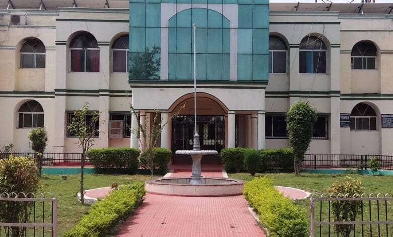 जिला पंचायत कवर्धा में सभापति और सदस्यों का हुआ निर्वाचन, ईश्वरी साहू सामान्य प्रशासन, कैलाश चंद्रवंशी शिक्षा और रामकुमार भट्ट कृषि समिति के सभापति बने, जानिए किसे मिली कौन सी जिम्मेदारी