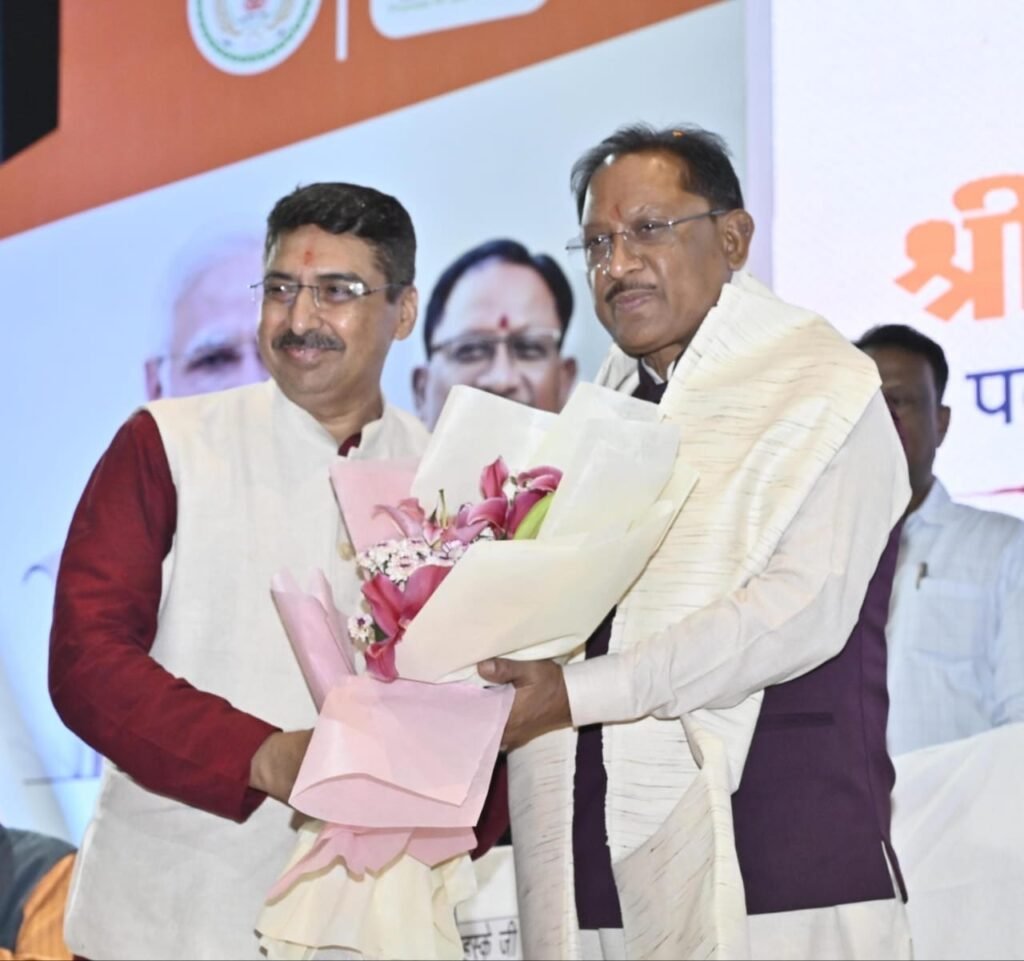 सीजीएमएससी के नए अध्यक्ष दीपक म्हस्के ने संभाला पदभार, मुख्यमंत्री ने दी शुभकामनाएं 2 4331feeb ed29 478c 8957 1d99c95795e4 1