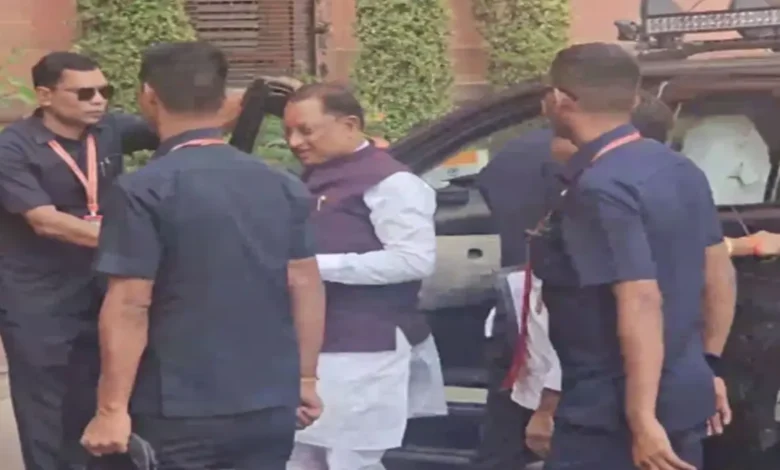 दिल्ली पहुंचे सीएम विष्णुदेव साय, केंद्रीय गृह मंत्री अमित शाह से करेंगे मुलाकात, कानूनों और नक्सल उन्मूलन पर हो सकती है अहम चर्चा