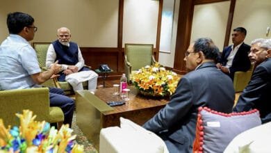 पहलगाम आतंकी हमला: रक्षा मंत्रालय ने सेना, एयरफोर्स और नेवी को तैयार रहने के दिए निर्देश 2 पहलगाम आतंकी हमला: रक्षा मंत्रालय ने सेना, एयरफोर्स और नेवी को तैयार रहने के दिए निर्देश
