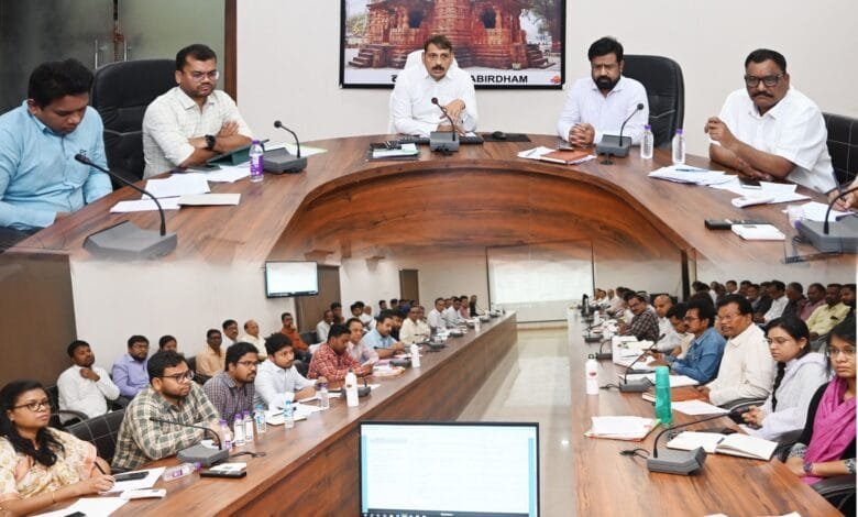 अनूठी पहल : कबीरधाम में गौ माता के संरक्षण के लिए बनेगा गौ अभ्यारण्य, निर्माण कार्य तेज़ी से जारी 8 अनूठी पहल : कबीरधाम में गौ माता के संरक्षण के लिए बनेगा गौ अभ्यारण्य, निर्माण कार्य तेज़ी से जारी