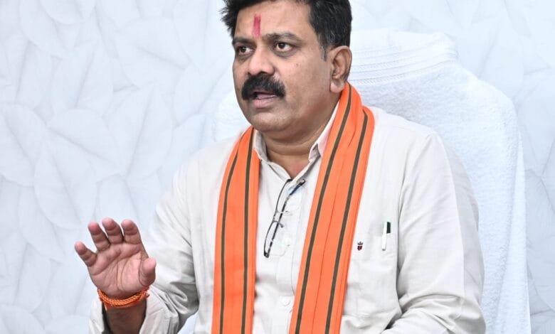 छत्तीसगढ़ सरकार नक्सल वार्ता को तैयार, लेकिन हिंसा पर कोई समझौता नहीं ; वक़्फ़ संशोधन बिल से पारदर्शिता सुनिश्चित होगी: उपमुख्यमंत्री विजय शर्मा 1 छत्तीसगढ़ सरकार नक्सल वार्ता को तैयार, लेकिन हिंसा पर कोई समझौता नहीं ; वक़्फ़ संशोधन बिल से पारदर्शिता सुनिश्चित होगी: उपमुख्यमंत्री विजय शर्मा