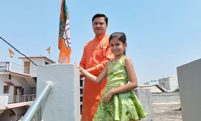 कवर्धा में मनाया गया BJP का स्थापना दिवस, जिलाध्यक्ष राजेंद्र चंद्रवंशी सहित कार्यकर्ताओं के घरों में लहराया पार्टी का झंडा; वृद्धा आश्रम पहुंचकर बांटे फल और मिठाई 8 कवर्धा में मनाया गया BJP का स्थापना दिवस, जिलाध्यक्ष राजेंद्र चंद्रवंशी सहित कार्यकर्ताओं के घरों में लहराया पार्टी का झंडा