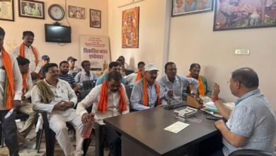 कवर्धा सांसद कार्यालय में जनसमस्याओं की सुनवाई, संतोष पांडेय ने दिए अधिकारियों को तत्काल निराकरण के निर्देश 11 सांसद संतोष पांडेय ने अपने कार्यालय में कार्यकर्ताओं व जनता की सुनी समस्याएं