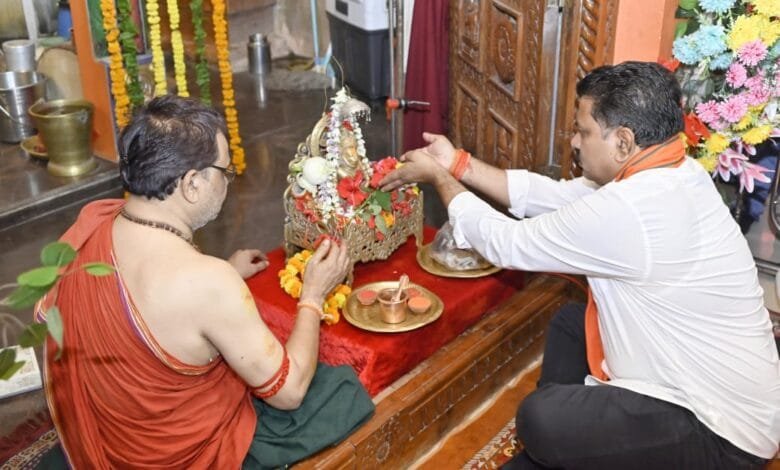 हनुमान जयंती पर उपमुख्यमंत्री विजय शर्मा ने की पूजा-अर्चना, खेड़ापति हनुमान मंदिर में महाआरती में हुए शामिल