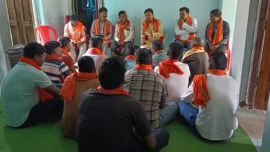 कामाड़बरी में आयोजित चौपाल में, जिलाध्यक्ष राजेंद्र चंद्रवंशी ने ग्रामीणों की, सुनी समस्याएं 1 कामाड़बरी में आयोजित चौपाल में, जिलाध्यक्ष राजेंद्र चंद्रवंशी ने ग्रामीणों की, सुनी समस्याएं