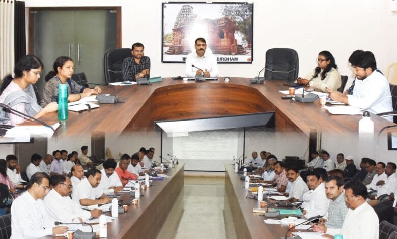 तीन दिनों में सभी आवेदन पोर्टल पर अपलोड कर संबंधित विभागों को भेजें दृ कलेक्टर गोपाल वर्मा, प्रथम चरण में मिले 88 हजार से अधिक आवेदनों का एक माह में होगा गुणवत्तापूर्ण निराकरण