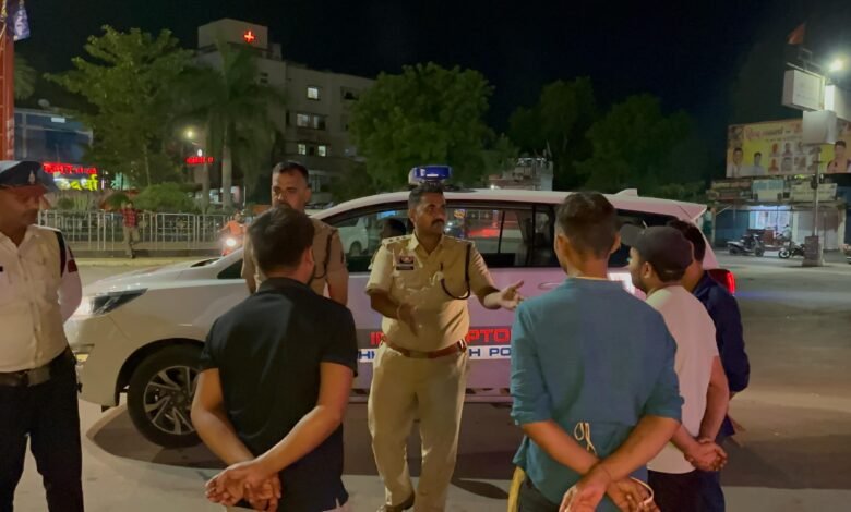 अवैध वाहन पार्किंग और ठेले हटेंगे, ट्रैफिक व्यवस्था होगी दुरुस्त, कबीरधाम पुलिस ने दी चेतावनी 22 अवैध वाहन पार्किंग और ठेले हटेंगे, ट्रैफिक व्यवस्था होगी दुरुस्त, कबीरधाम पुलिस ने दी चेतावनी