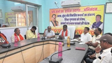 कवर्धा में शिक्षा और स्वच्छता को लेकर नई पहल: नगर पालिका अध्यक्ष ने शिक्षकों के साथ की अहम बैठक, ड्रेस कोड और नैतिक शिक्षा पर दिया जोर 6 कवर्धा में शिक्षा और स्वच्छता को लेकर नई पहल: नगर पालिका अध्यक्ष ने शिक्षकों के साथ की अहम बैठक, ड्रेस कोड और नैतिक शिक्षा पर दिया जोर