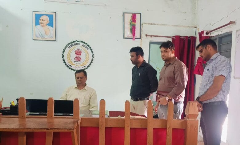 संभागायुक्त ने किया सहसपुर लोहारा तहसील का आकस्मिक निरीक्षण, संभागायुक्त ने राजस्व कार्यों में पारदर्शिता और गति लाने के सख्त निर्देश दिए