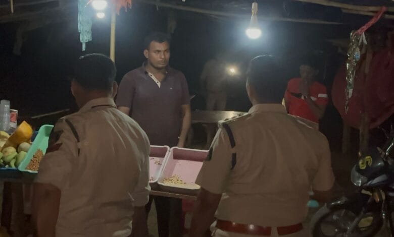 पुलिस का रात्रिकालीन ऑपरेशन: सार्वजनिक स्थानों पर शराब पीने वालों पर कड़ी कार्रवाई, अवैध चखना सेंटरों को दी चेतावनी