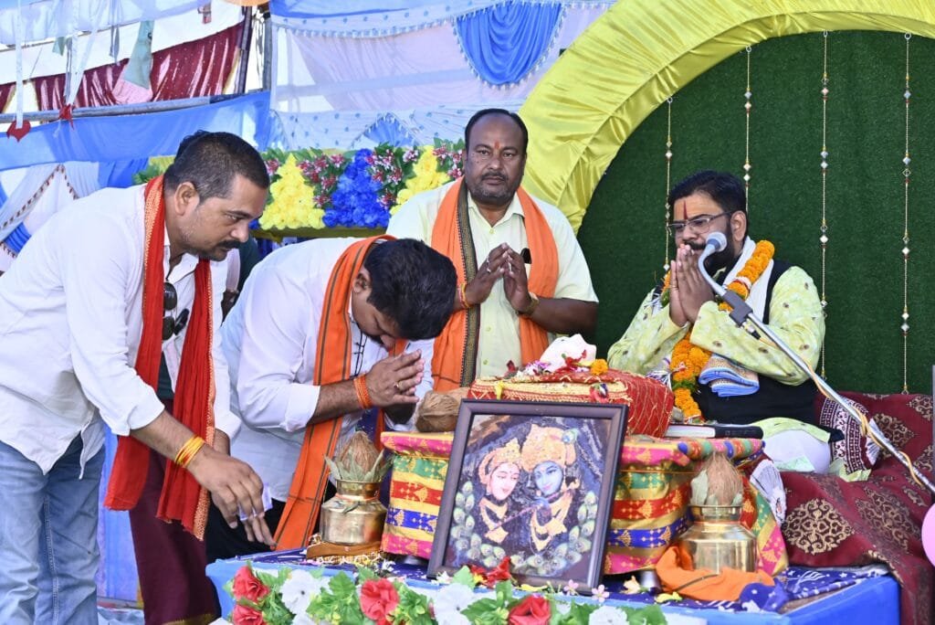 नवागांव में महरा समाज के सम्मेलन और लिमो जुनवानी में श्रीमद् भागवत कथा में शामिल हुए उप मुख्यमंत्री विजय शर्मा